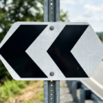 panneau blanc et noir code de la route
