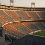 Tribunes vides d’un stade de football