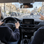 Cours de conduite le dimanche : est-ce vraiment possible ?