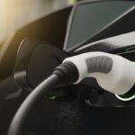 Prise de recharge d’une voiture électrique